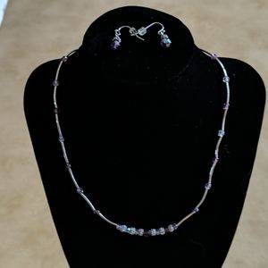 Set necklace and earrings
